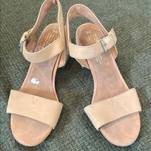 TOMS Tan Strappy Sandals (sz 8)
